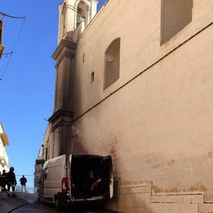 Furgone in fiamme in via Nino Bixio