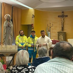 I giovani della Misericordia Canosa donano rosari agli ospiti delle case di riposo