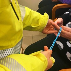 I giovani della Misericordia Canosa donano rosari agli ospiti delle case di riposo