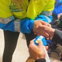 I giovani della Misericordia Canosa donano rosari agli ospiti delle case di riposo