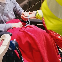 I giovani della Misericordia Canosa donano rosari agli ospiti delle case di riposo