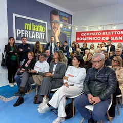 De Santis inaugura il suo comitato elettorale a Canosa di Puglia
