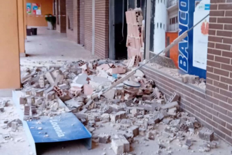 Notte di paura a Canosa: assalto al bancomat in via Generale Rizzi