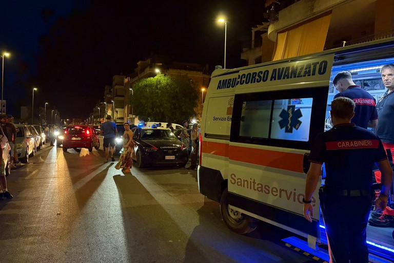 Motociclista investe pedone in via Falcone, all’altezza di Parco Almirante