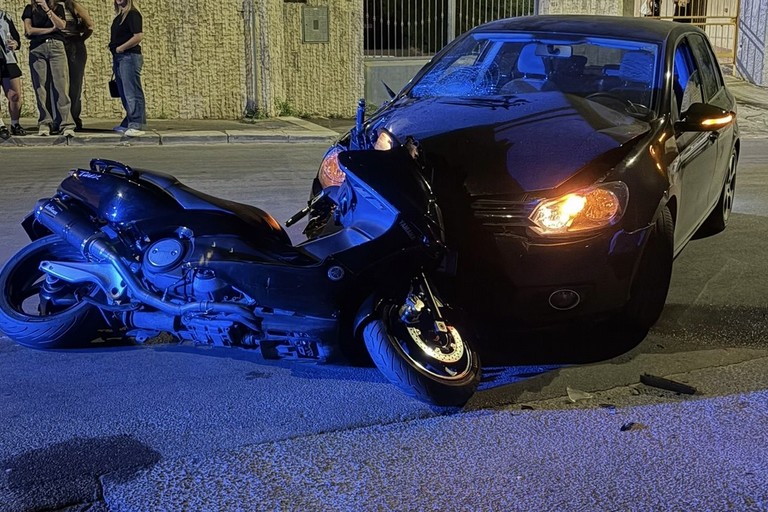 Incidente nella notte in via Corsica a Canosa