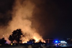 Ancora incendi a Canosa: fiamme alle spalle dell’ex Macello in via San Paolo e sulla SP231