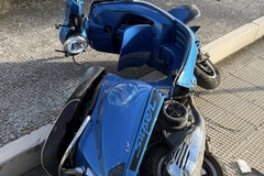 Non si ferma all’alt dei Carabinieri a bordo della sua moto: sbatte contro un palo e finisce in Ospedale
