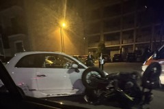 Brutto incidente in via Corsica a Canosa: auto impatta contro una moto