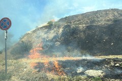 Incendio sulla collina di via Balilla e via Falcone direzione zona 167
