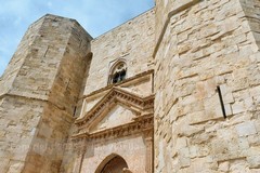 A Canosa la presentazione del libro "Castel del Monte. Visita Guidata"