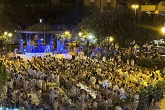 Il 25 luglio torna in Piazza Vittorio Veneto la “Cena in Bianco”