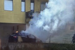 Auto in fiamme in zona 167 a Canosa di Puglia