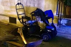 Scooter elettrico di ragazzo diversamente abile distrutto dalle fiamme