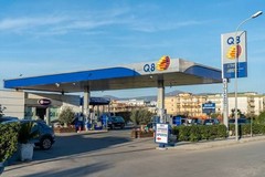 Ladri rubano borsello di anziano mentre fa gasolio alla Q8: l’appello della figlia