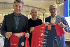 Beppe Bergomi e Alessandro Costacurta a Canosa: il presidente Di Nunno dona le maglie della società rossoblù