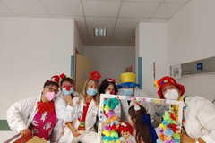 Natale in corsia: i clown dottori in visita al "Dimiccoli" di Barletta e all'RSA Palazzo Mariano