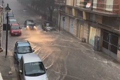 Bomba d'acqua a Canosa: strade allagate e disagi alla circolazione