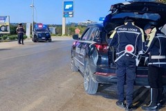 Non si ferma all'alt della Polizia Locale: inseguito e identificato dopo la fuga