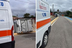 Mezzo della raccolta rifiuti si ribalta in via Vecchia della Stazione