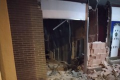 Assalto al bancomat, la testimonianza di un residente: «Visti malviventi in fuga, forte boato»