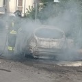Auto in fiamme in via delle Betulle a Canosa