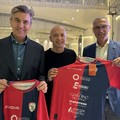 Beppe Bergomi e Alessandro Costacurta a Canosa: il presidente Di Nunno dona le maglie della società rossoblù
