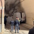 Furgone in fiamme in via Nino Bixio, accanto alla Rettoria della Passione