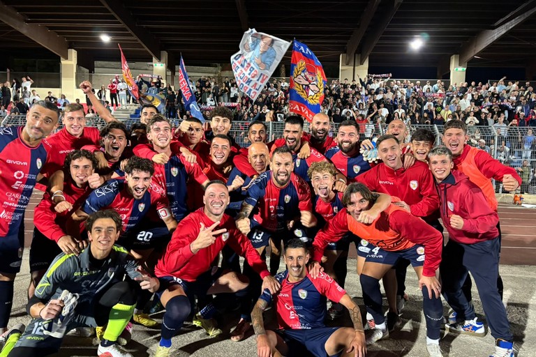 Canosa Calcio, sei bellissimo! Taranto annichilito 3-0