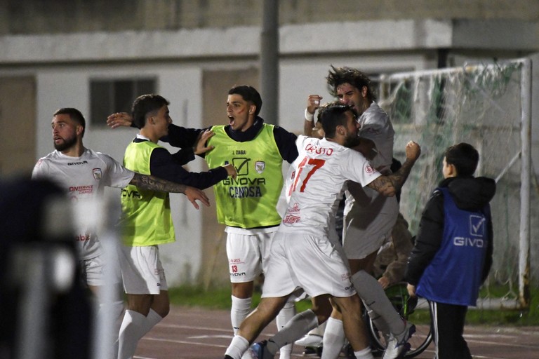 Canosa Calcio, vittoria e terza posizione in graduatoria. Il "San Sabino" si conferma un fortino