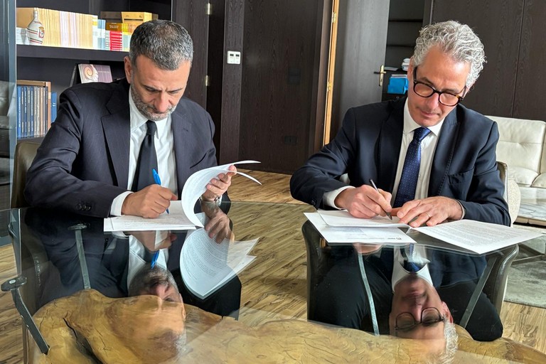 Malcangio incontra Decaro: firmato addendum per realizzare un’azienda di imbottigliamento sulla SS93 Canosa-Barletta