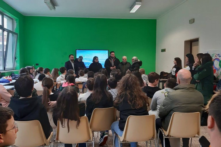 Gli studenti impegnati nella Giornata Nazionale del Dialetto. <span>Foto Sabino Del Latte</span>