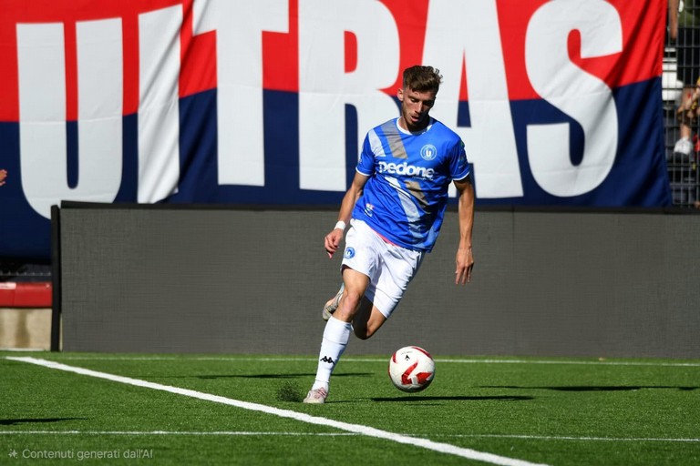 Il Canosa pesca ancora dal mercato: c'è la firma del poliedrico Roberto Farinola