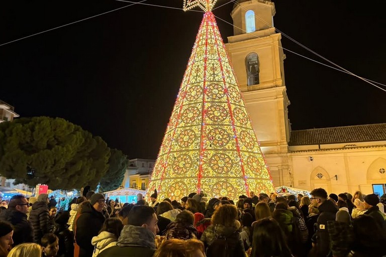 Canosa si prepara al Natale con un progetto di luminarie artistiche diffuso in città