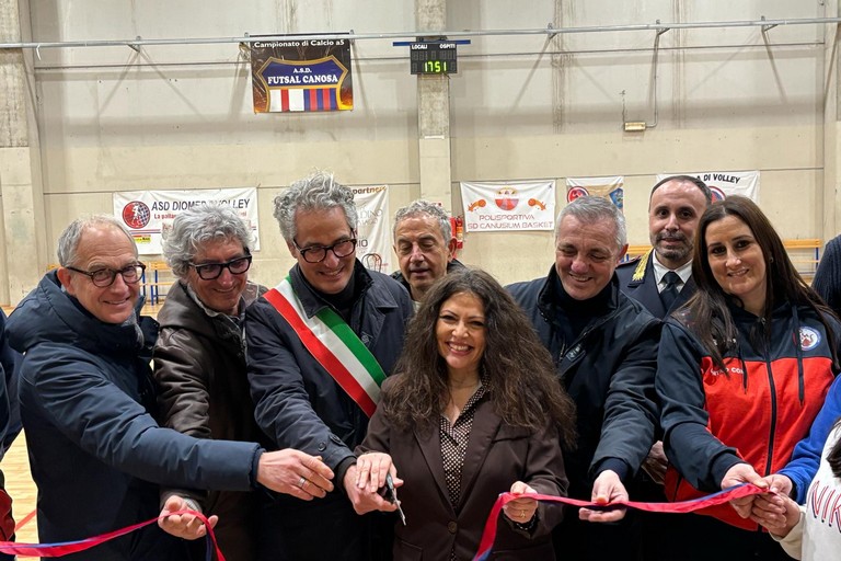 Inaugurato il nuovo parquet del Palazzetto dello Sport in zona Costantinopoli