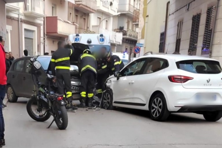 Incidente in via Piave: frontale tra due veicoli