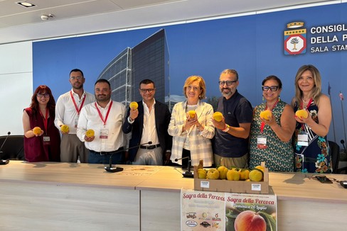 Presentata presso il Consiglio Regionale della Puglia la Sagra della Percoca nella frazione di Loconia